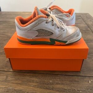 Kids Orange, Green and White Shoes Nike Sneakers, Laces, Size 9C